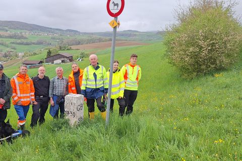Bild von Links: H. Wesle (Tengen/ Weil als Gast), G. Gebhard Zoll Deutschland, G. Lohr Kanton Schaffhausen Vermessung, E. Stadler Zoll Schweiz, R. Stamm Gemeinde Thayngen, G. Furtwängler Gemeinde Hilzingen, M. Hartwig, B. Weber, F. Sutter alle Landratsamt