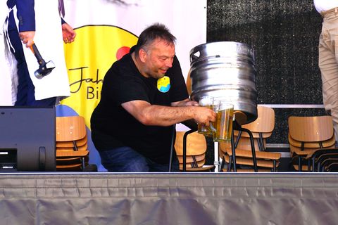Bieranstich in Binningen