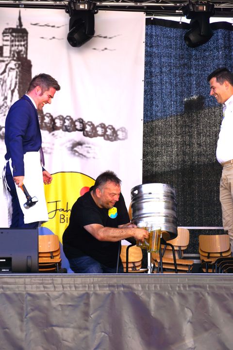Bieranstich in Binningen
