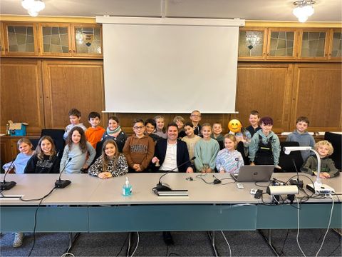 Rathausbesuch der Peter-Thumb-Schule